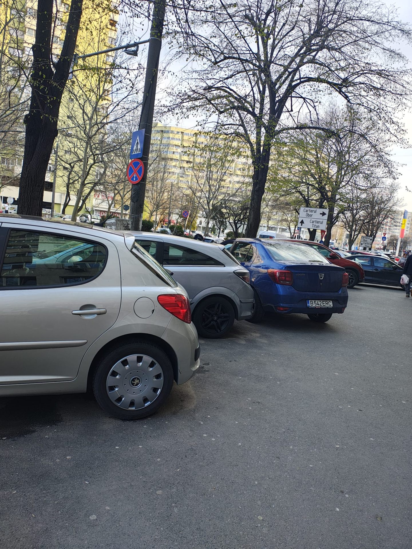 Vehicule parcate neregulamentar pe trotuar / in dreptul trecerii de pietoni nesemaforizate